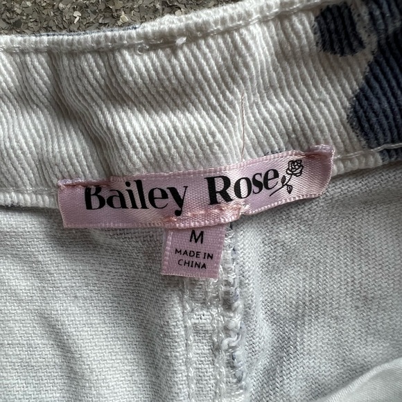 white and blue jeans - Picture 4 of 4